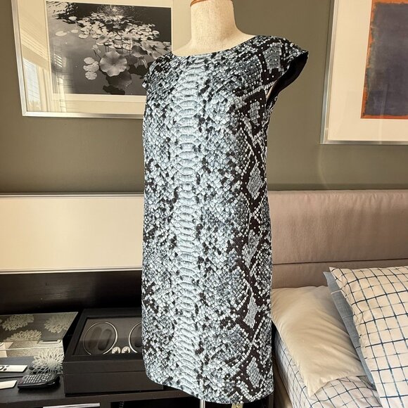 / MICHAEL Michael Kors Snake Skin Print Studded Shift Dress Porcelain Blue XS - Picture 6 of 7